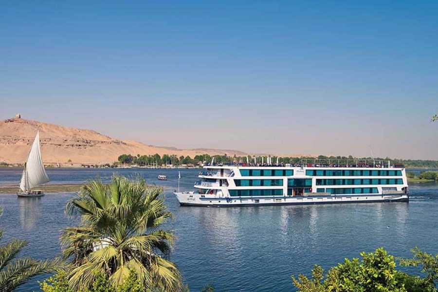 رحلة إلى مصر: الأهرامات والنيل بقطار النوم الفاخر
