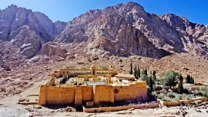 صعود جبل موسى وزيارة دير سانت كاترين من دهب