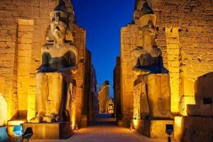اكتشف مقبرة توت عنخ آمون، المومياوات ووادي الملكات