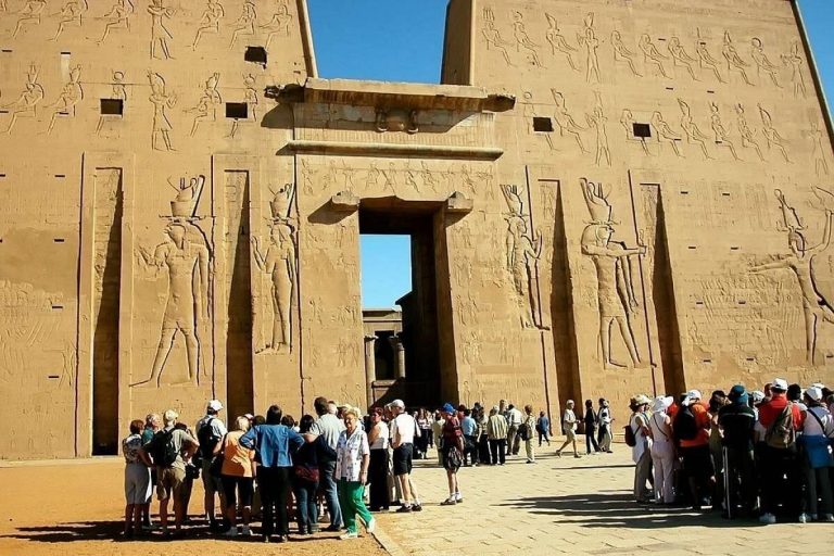 Tour privato da Assuan ai Templi di Kom Ombo ed Edfu con transfer a Luxor