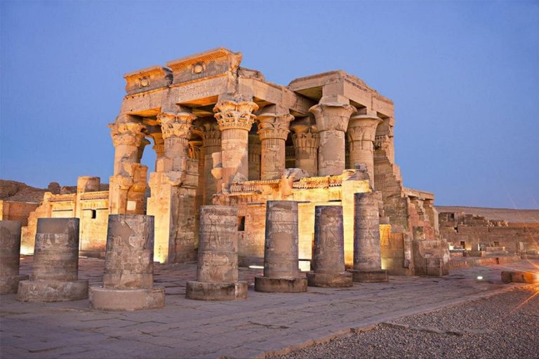 Tour privato da Assuan ai Templi di Kom Ombo ed Edfu con transfer a Luxor