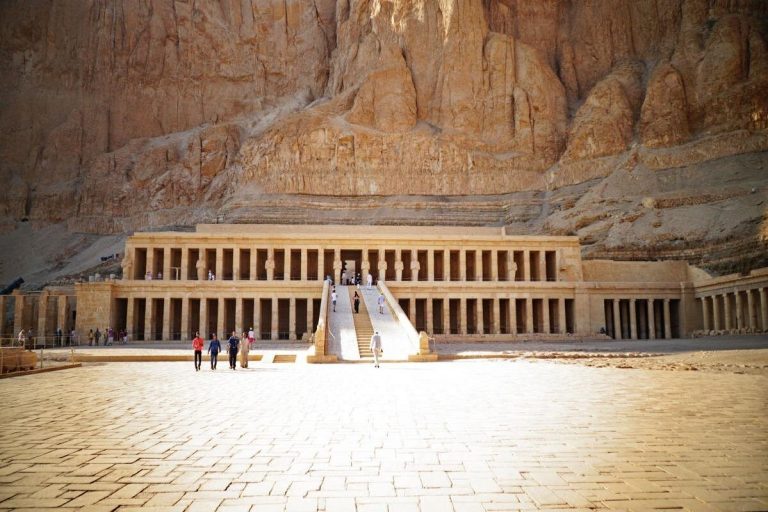 Ganztagestour nach Luxor ab Scharm El-Scheich per Flug