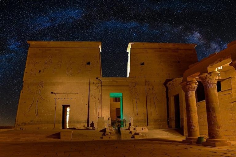 Tour privado para el Espectáculo de Luz y Sonido en el Templo de File en Asuán