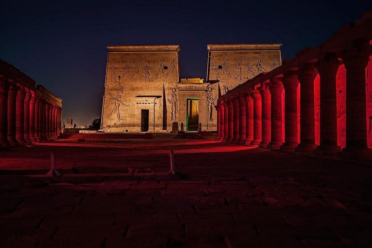 Tour privado para el Espectáculo de Luz y Sonido en el Templo de File en Asuán