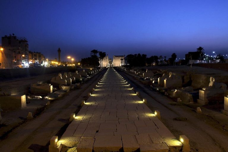 Legendäre Ton- und Lichtshow im Karnak-Tempel in Luxor mit Transfer