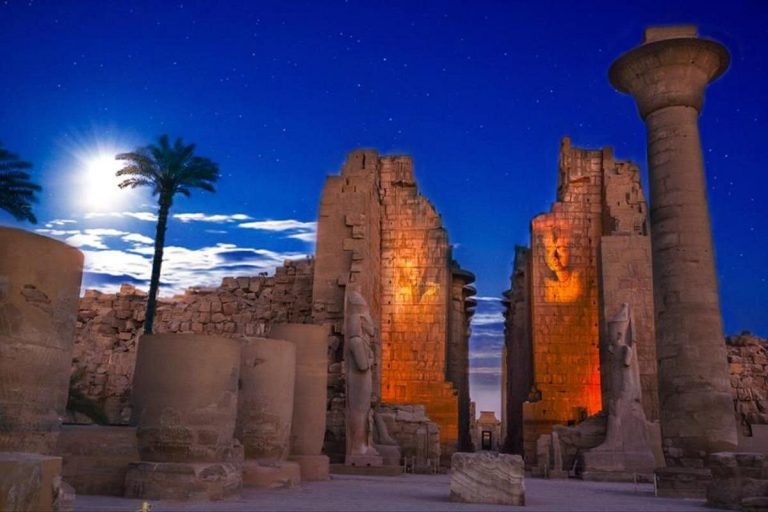 Legendäre Ton- und Lichtshow im Karnak-Tempel in Luxor mit Transfer