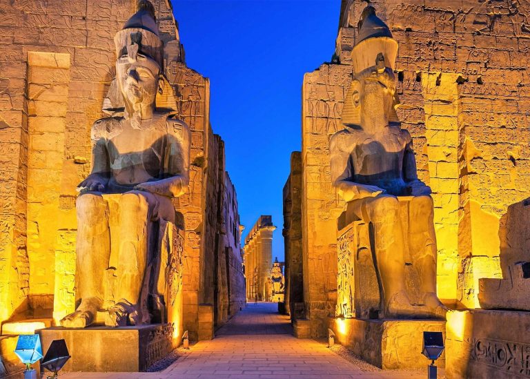Legendäre Ton- und Lichtshow im Karnak-Tempel in Luxor mit Transfer