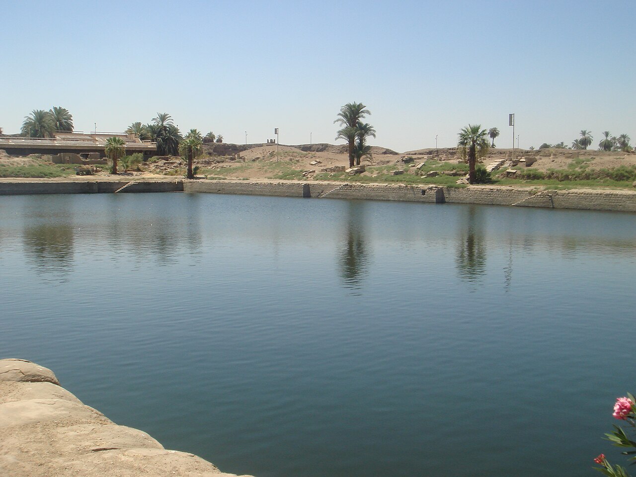 البحيرة المقدسة في معبد الكرنك